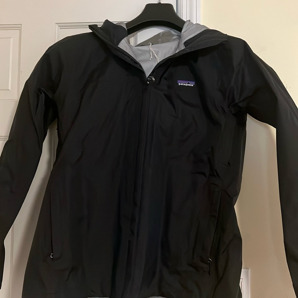 Patagonia - women’s raincoat size L